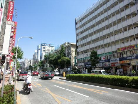 駅近くということもあり、交通量が多くあります