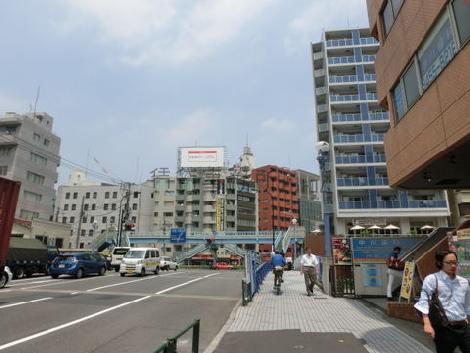 田町駅方面です