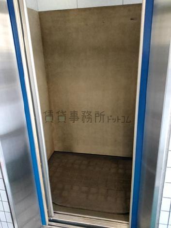ビルの規模に適した大きさのエレベーターです