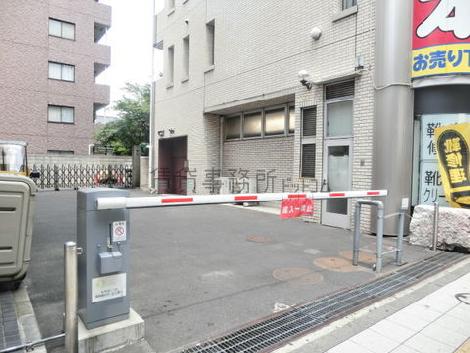 パーキング出入り口