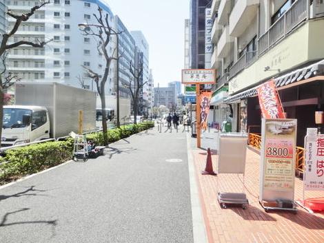 街路樹のある通り