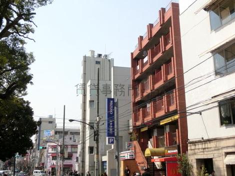 物件の隣には銀行があって便利です
