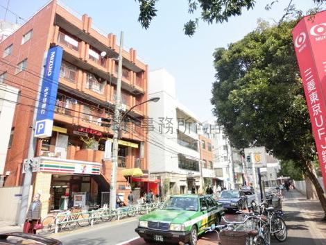 物件の正面道路は交通量が多い