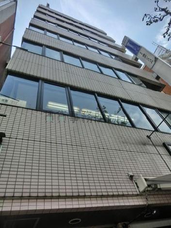 壁面はタイル張りです