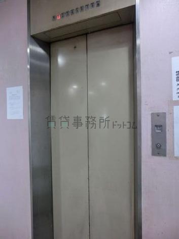 エレベーターは1基です