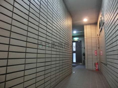 マット調の石材で構築