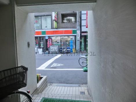 玄関正面の風景です