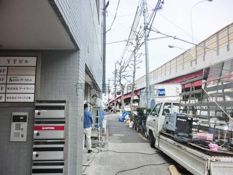 車通りの多い公道