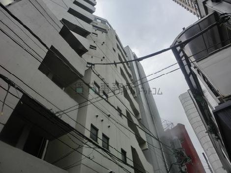 裏側は路地です