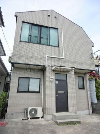 東側からの外観