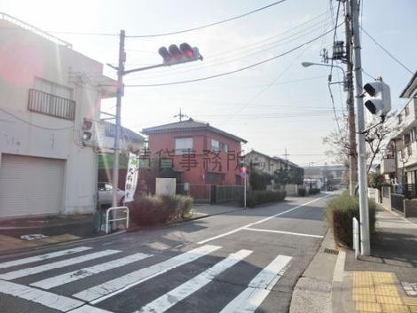 隣接する脇道