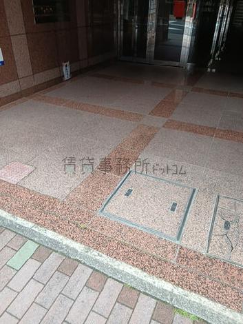 正面玄関前　段差