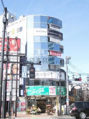 綺麗なガラス張りです