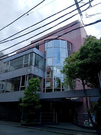 アカデミービルの外観写真