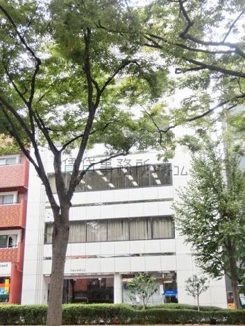 日差しの入るオフィス