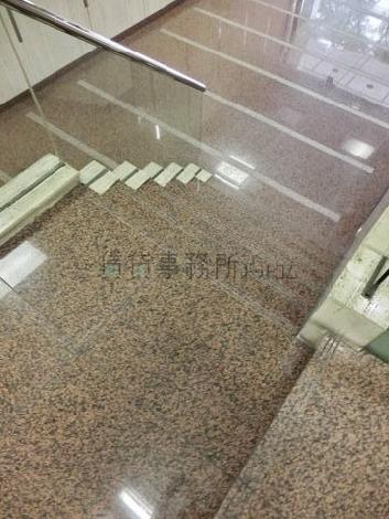 階段上からの様子