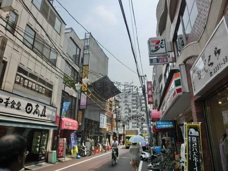 ビル前から駅の方面
