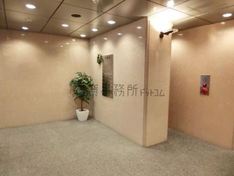 落ち着きの感じられる照度で空間が構成されています