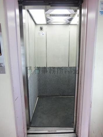 カゴ内は防犯カメラが稼働しています