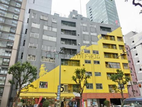 白王ビルの室内