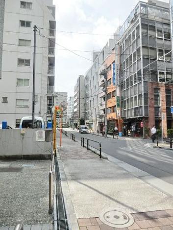玄関前の歩道
