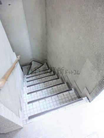 階段上からの様子
