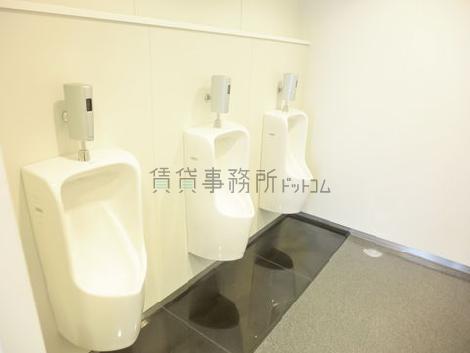 基準階男子トイレ
