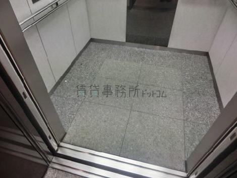 床が石張りのEV