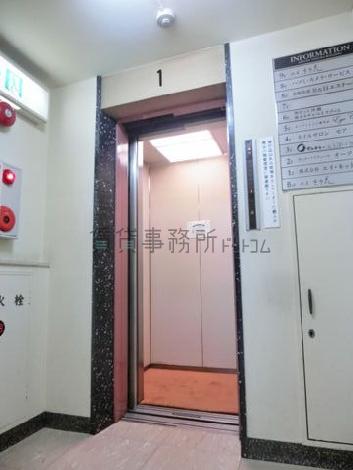 6人乗りエレベーターです
