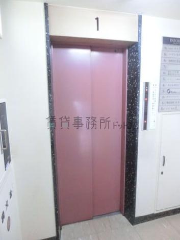 エレベーター乗り場前です