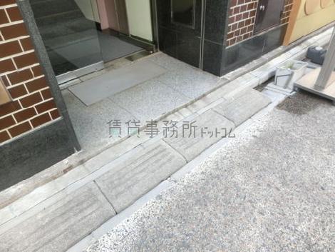 スロープの固定された床面