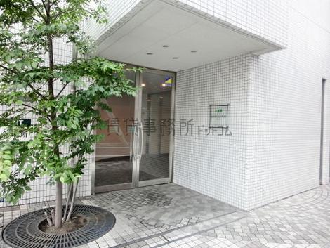 お洒落な雰囲気の玄関前
