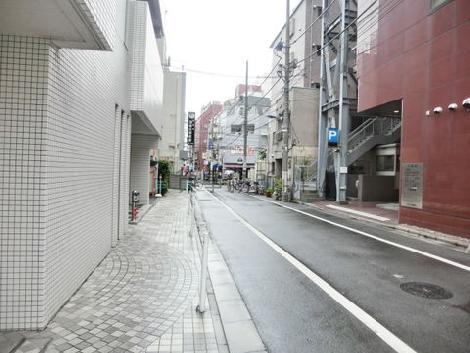 隣接する脇道