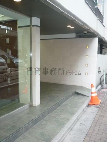 軽微な段差がございますが、スロープでカバーです