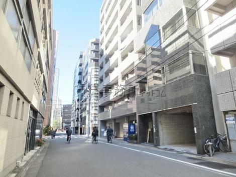 東日本橋駅へ向かう公道です