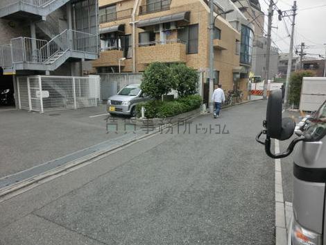 正面入口付近から見た周辺です