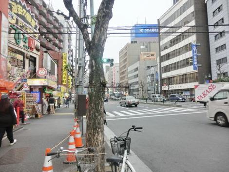 東新宿駅方面