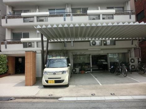 1階部分にはテナントスペースがあります