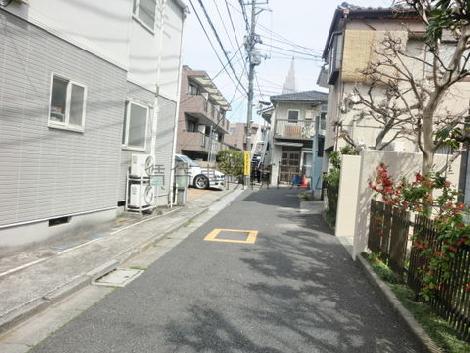 人通りが少なく閑静、お仕事に集中出来ます