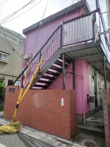 外観のピンクが目印ですね