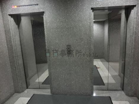 Ｓ棟からのエレベーター