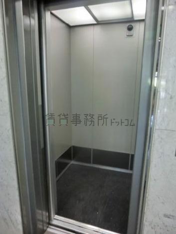 防犯カメラ付きのエレベーター