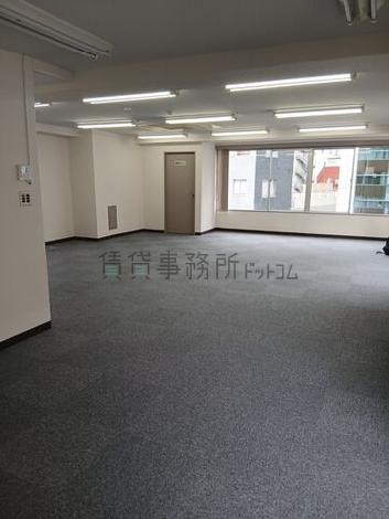 塩部ビルディングの室内