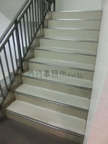 滑り止め付きの階段空間