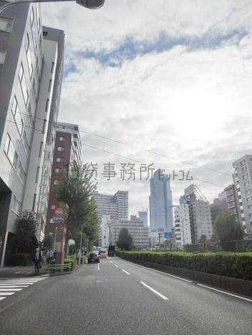 新富町駅方面へ向かいます