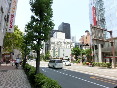 街路樹のある通り