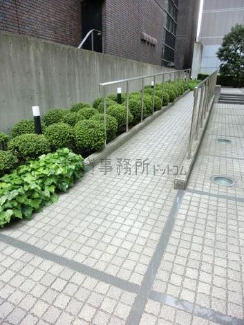 緩やかな傾斜のスロープ