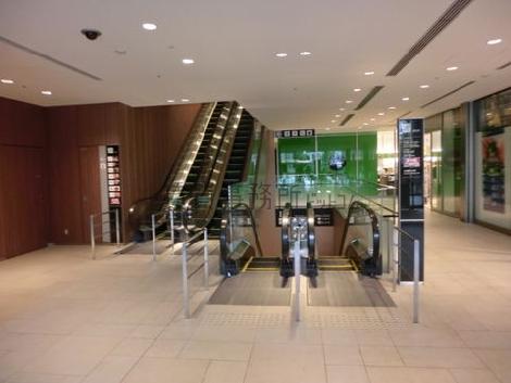 低層階店舗用のエントランスです