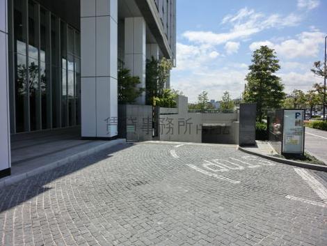 地階パーキングへの出入り口