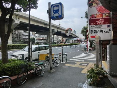 江戸川橋駅4番出口が隣にあります。